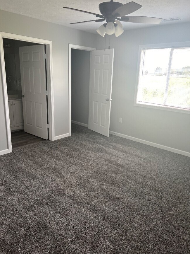 Building Photo - NP Rentals - 2315 W 18th St #6