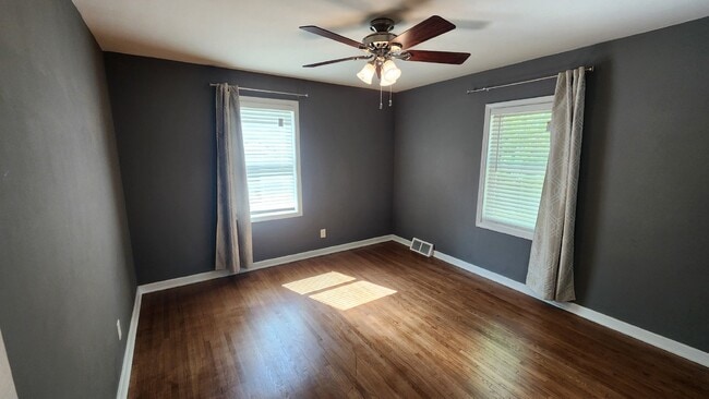 Building Photo - 3 Bedroom, 2 Bathroom House - Available May 1st with early move-in possible!