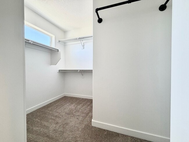 Building Photo - 3 Bed + 2.5 Bath Townhome w/ Garage, Storage & Dogs Allowed Near Jordan Landing