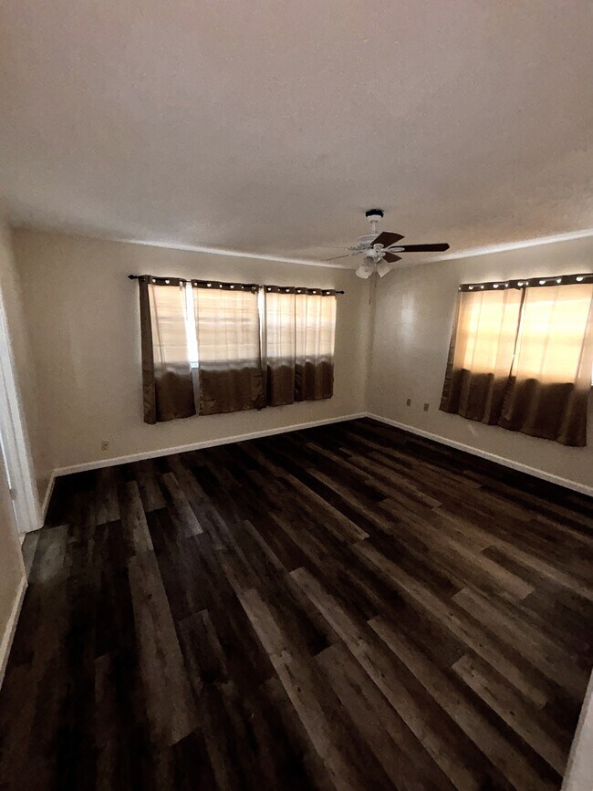 Building Photo - 1134 SE 3rd St