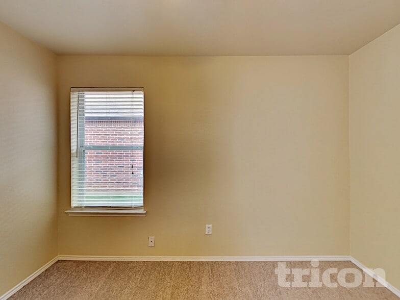 Building Photo - 532 Caravan Dr