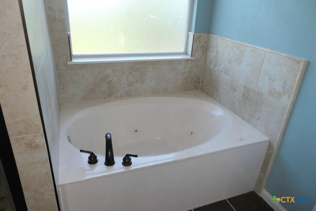 Building Photo - 413 Cattail Cir