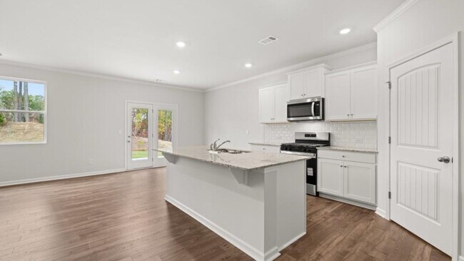 Building Photo - 127 Landsdowne Way SE