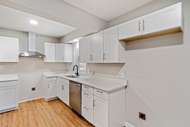 Building Photo - 1004 Tatum Rd