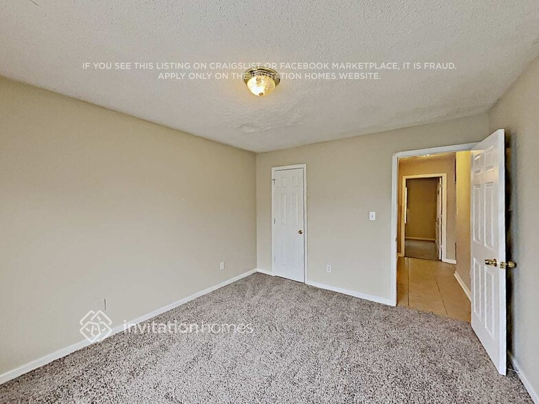 Building Photo - 3700 Pointe Cir