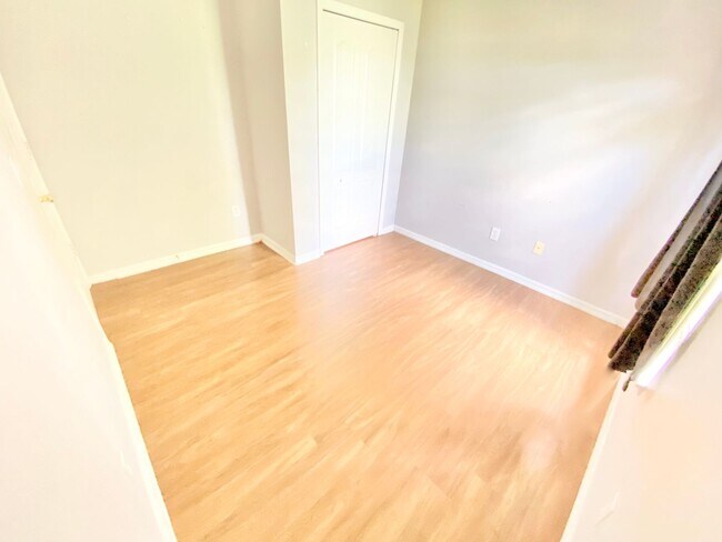 Building Photo - Stunning Lake View Home in Waterside Estate!