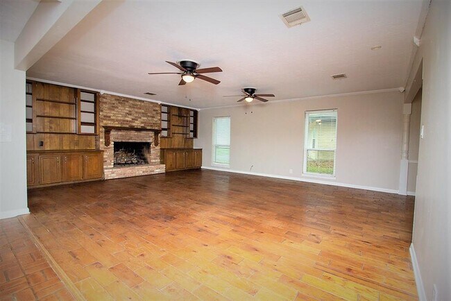 Building Photo - 7 Woody Creek Dr
