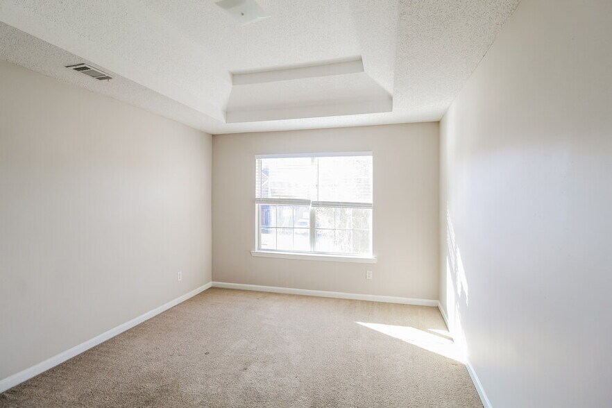 Building Photo - 1972 Bridgestone Cir