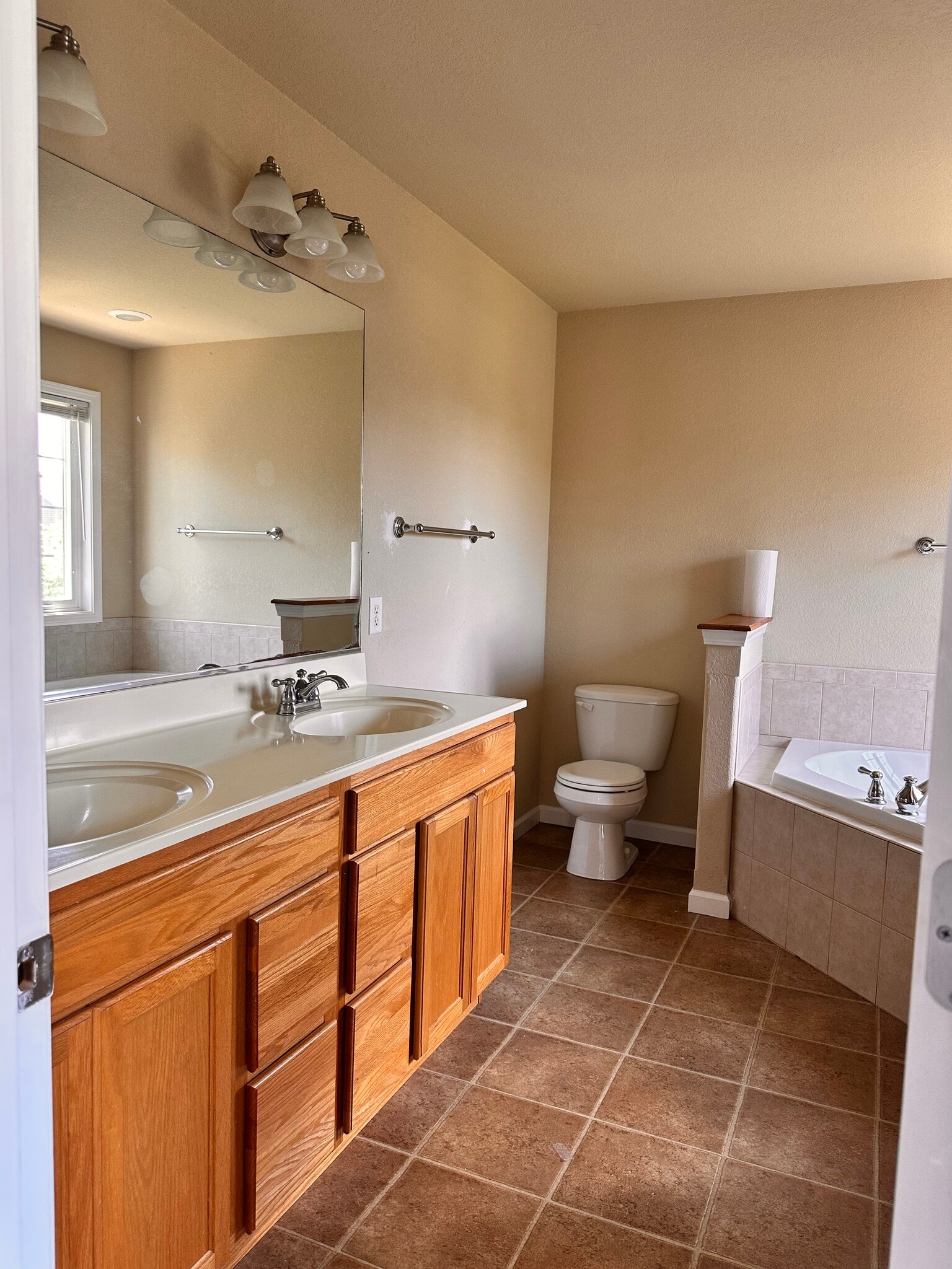 Building Photo - 2305 Blanche Ln