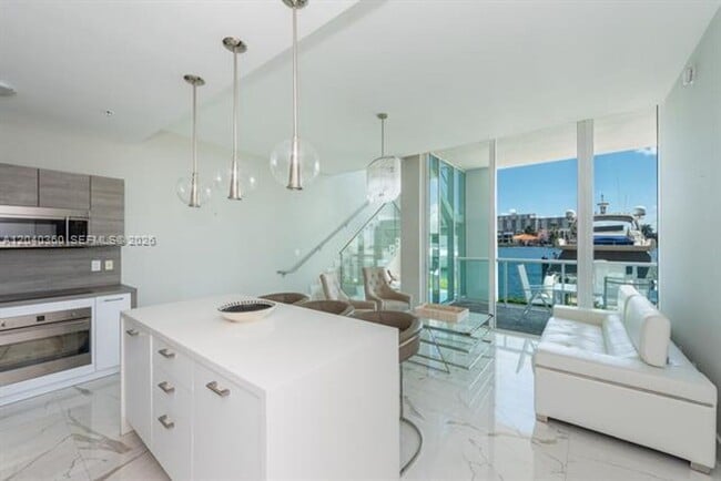 Building Photo - 400 Sunny Isles Blvd