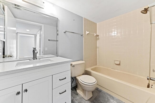 Building Photo - 14895 Builtmore Way