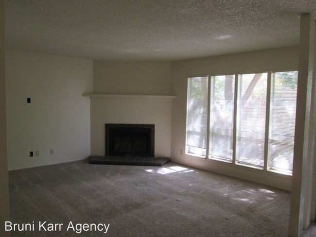 Building Photo - 2 br, 2.5 bath House - 7451 Prairie Rd NE