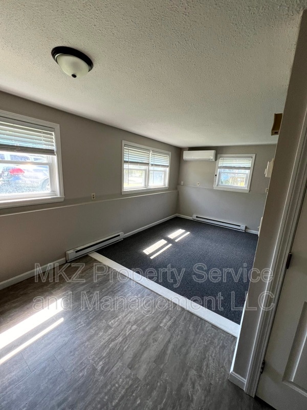 Building Photo - 51 Glenwood Dr