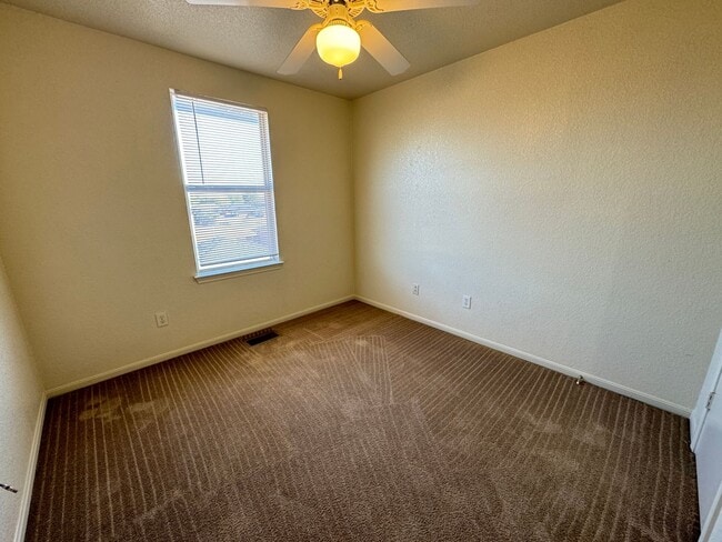 Building Photo - 205 Lydia Dr