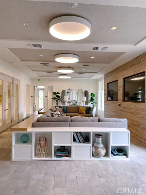 Building Photo - 11042 Momentum Dr