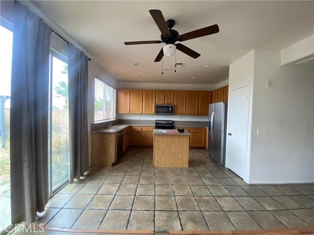 Building Photo - 16777 Colonial Dr
