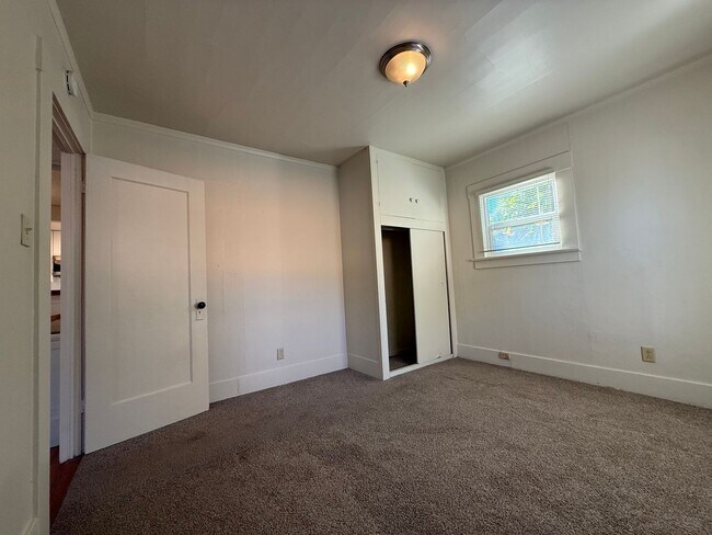 Building Photo - 323 Mountain View Ave