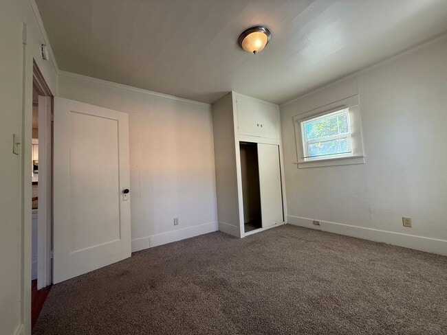 Building Photo - 323 Mountian View Ave