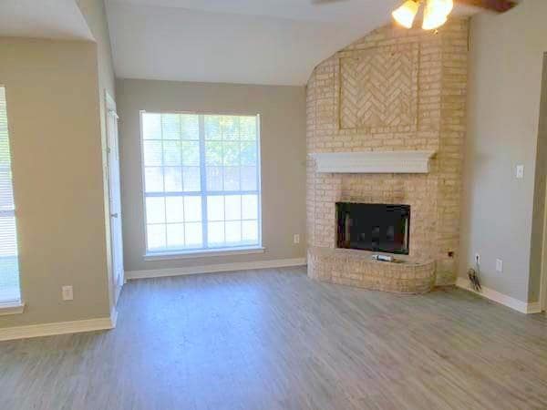 Building Photo - 516 Bluebird Ln