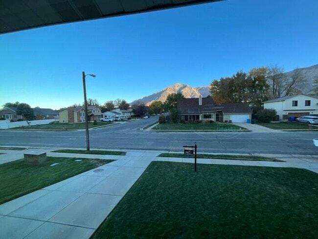 Building Photo - 2 bdrm 1 bath Duplex. Small Dog Friendly