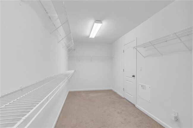 Building Photo - 5480 Beaver Ridge Dr