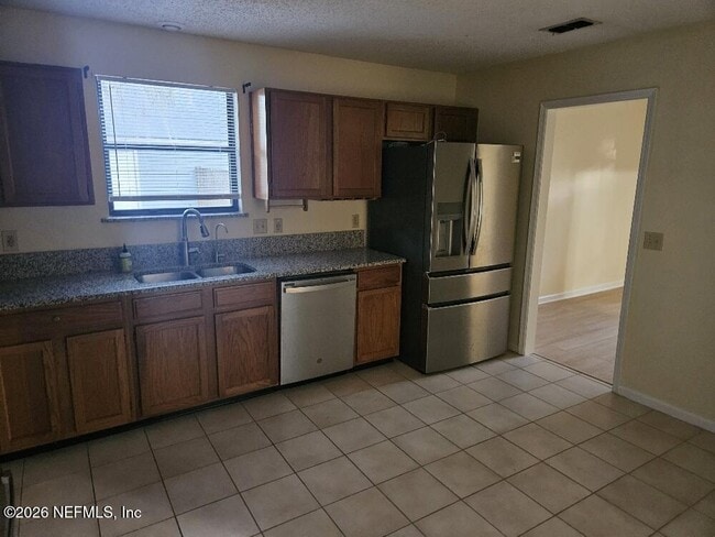 Building Photo - 540 Majestic Wood Dr