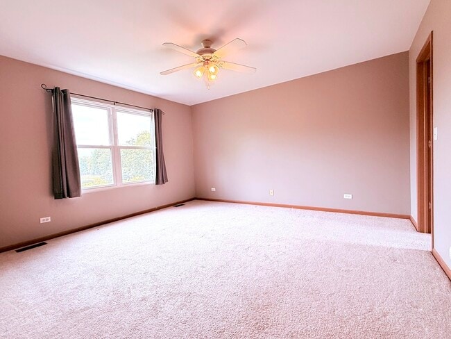 Building Photo - 3984 Blackstone Dr