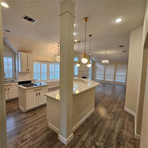 Building Photo - 2817 Oleander Dr