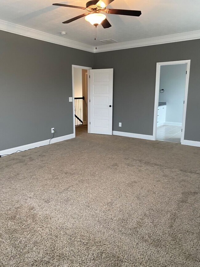 Building Photo - Spacious 5-Bedroom Home with Open Foyer - Move-In Ready! **Close to Fort Gordon, Hospitals, and I...