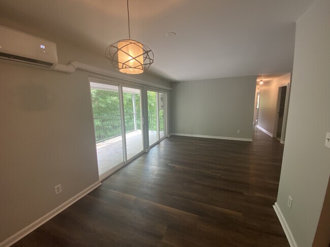 Building Photo - 2410 Oneida St