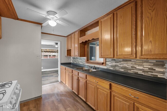 Building Photo - 1137 Schex Dr