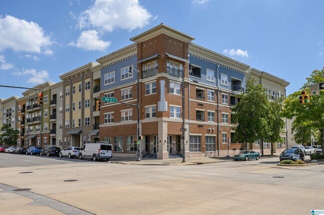 Building Photo - 2020 5th Ave S