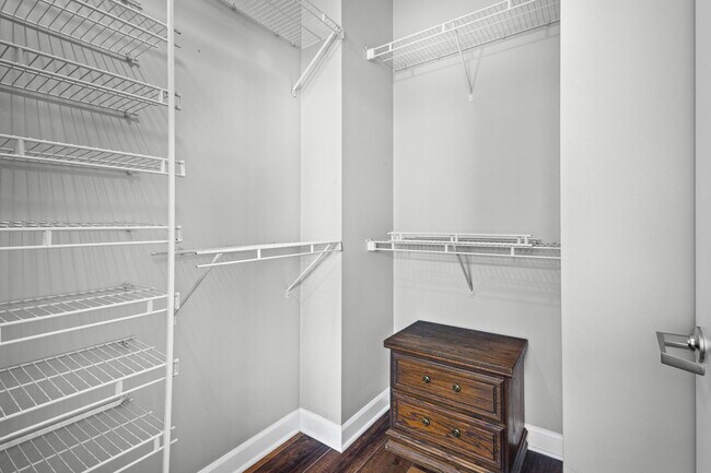 Building Photo - 330 N Jefferson St