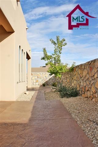 Building Photo - Beautiful Home in Gated community with pool, club house and limited work out facility.