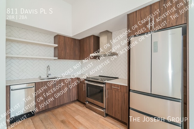 Building Photo - 811 Davis Pl S