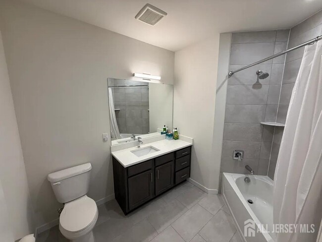 Building Photo - 243 Lohan Dr