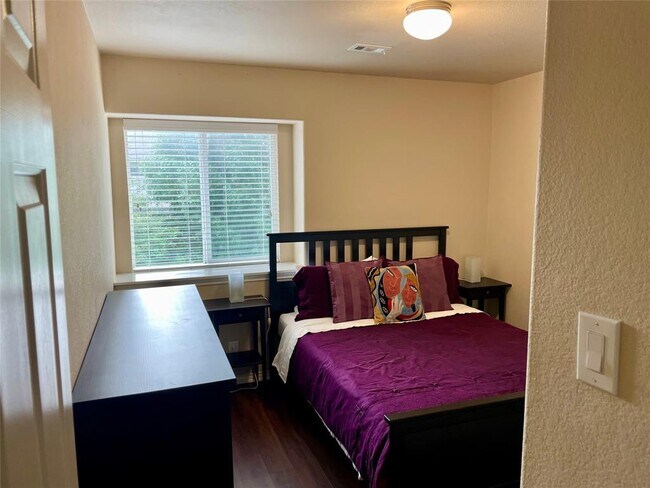 Building Photo - 8629 White Ibis Dr