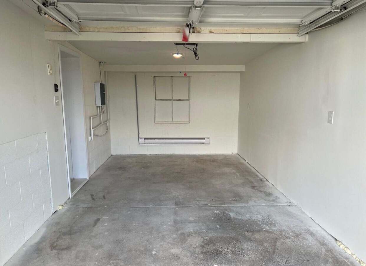 Building Photo - 6688 Bino Rd