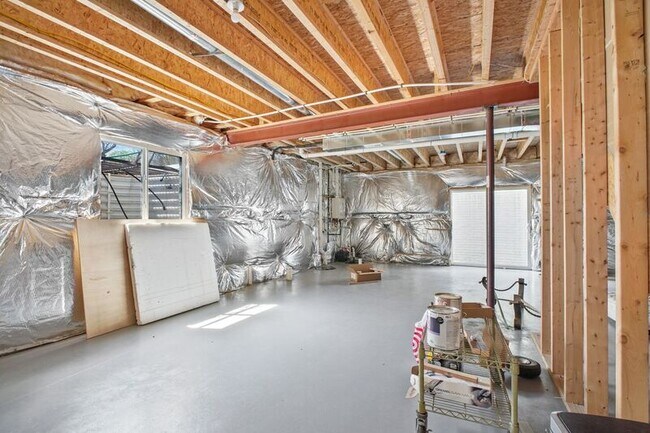 Building Photo - 9366 Alder Dr