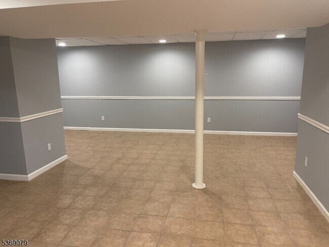 Building Photo - 13 Apache Way