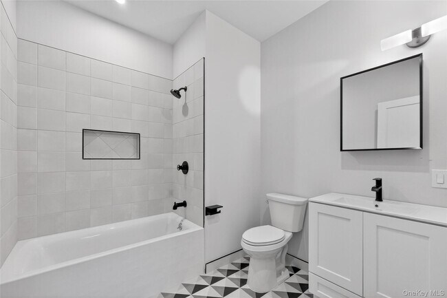 Building Photo - 10 Market St