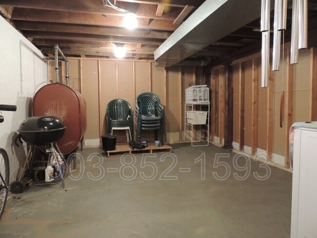 Building Photo - 122 SE 60th Ave