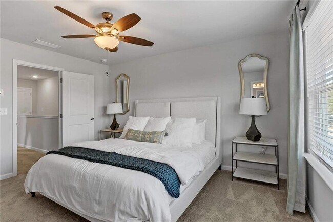 Building Photo - 10 American Ave