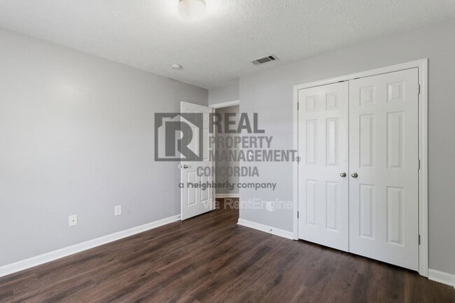 Building Photo - 1518 Hamden Dr