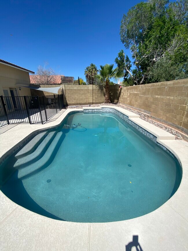 Building Photo - 9653 S 44th St