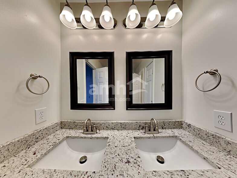 Building Photo - 1516 Chestnut Oak Dr