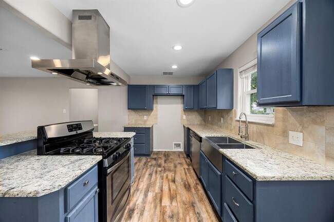 Building Photo - 24402 Pine Canyon Dr