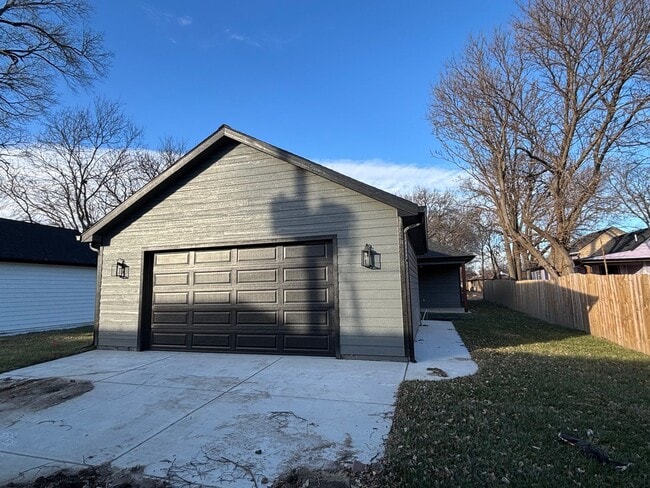 Building Photo - Stunning New Build in Central Manhattan! Available NOW!