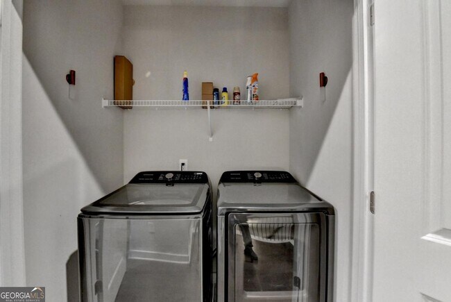 Building Photo - 2083 Holtz Ln