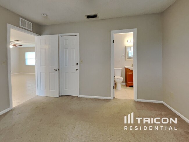 Building Photo - 10951 110th Ave N